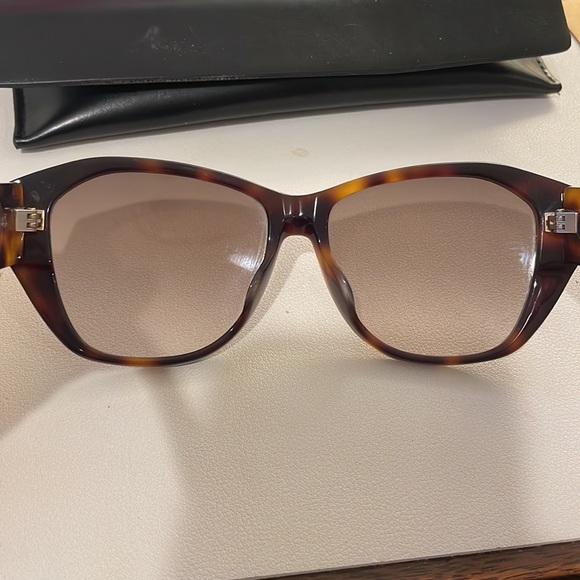 YSL Saint Laurent Sunglasses- 100% Authentic - Picture 5 of 7
